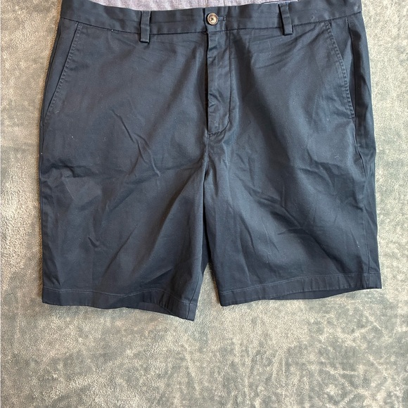 Vineyard Vines Black Flat Front Shorts - Picture 1 of 5